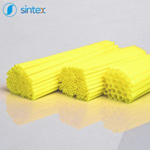Plastikowe rurki wędkarskie w kolorze żółtym